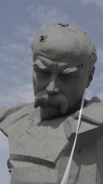 Este Video Vertical Muestra Monumento Taras Shevchenko Borodyanka Ucrania Durante — Vídeo de stock