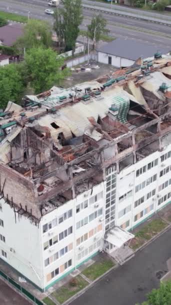 Este Vídeo Vertical Mostra Edifício Devastado Pela Guerra Stoyanka Distrito — Vídeo de Stock