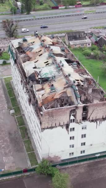 Este Video Vertical Muestra Edificio Devastado Por Guerra Stoyanka Distrito — Vídeos de Stock