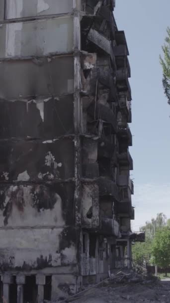 Este Vídeo Vertical Mostra Consequências Guerra Ucrânia Edifício Residencial Destruído — Vídeo de Stock