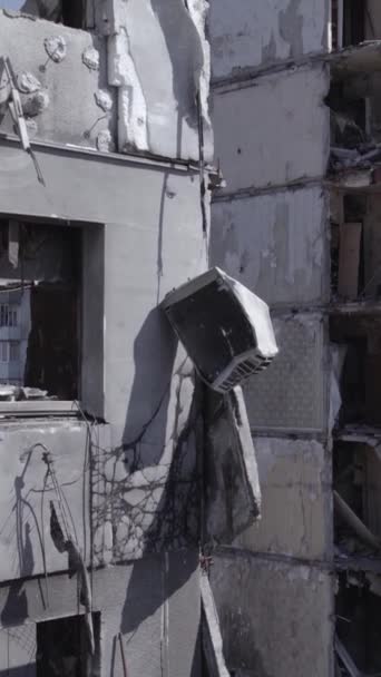 Stock Vertical Video Shows Aftermath War Ukraine Destroyed Residential Building — Stock Video