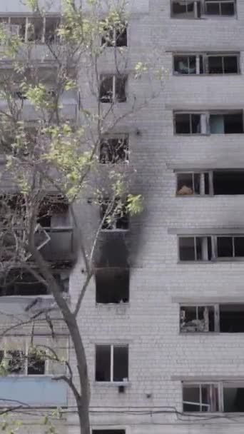 Stock Vertical Video Shows Aftermath War Ukraine Destroyed Residential Building — Stock Video