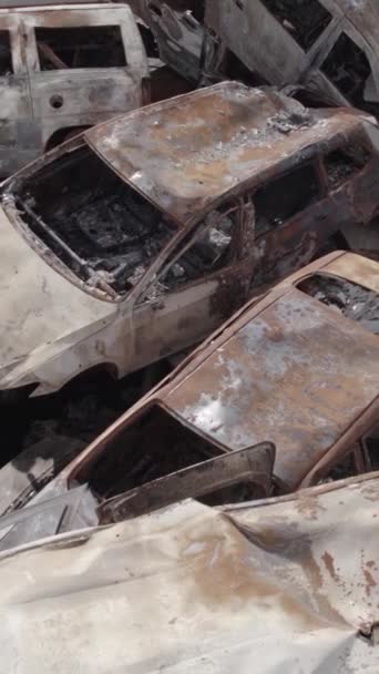 Этом Видео Видна Свалка Расстрелянных Сожженных Автомобилей Ирпене Район Серый — стоковое видео