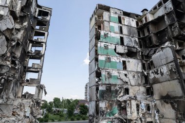 Bu stok fotoğrafı Ukrayna 'daki savaşın sonucunu gösteriyor. Bucha, Borodyanka' da yıkılan bir yerleşim yeri.