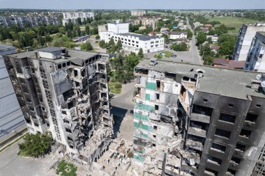 Bu stok fotoğrafı Ukrayna 'daki savaşın sonucunu gösteriyor. Bucha, Borodyanka' da yıkılan bir yerleşim yeri.
