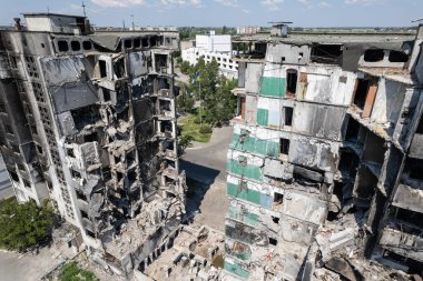 Bu stok fotoğrafı Ukrayna 'daki savaşın sonucunu gösteriyor. Bucha, Borodyanka' da yıkılan bir yerleşim yeri.