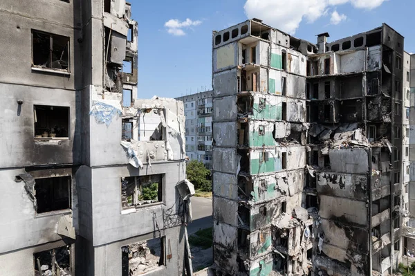 Bu stok fotoğrafı Ukrayna 'daki savaşın sonucunu gösteriyor. Bucha, Borodyanka' da yıkılan bir yerleşim yeri.
