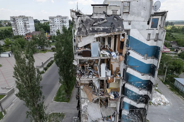Bu stok fotoğrafı Ukrayna 'daki savaşın sonucunu gösteriyor. Bucha, Borodyanka' da yıkılan bir yerleşim yeri.