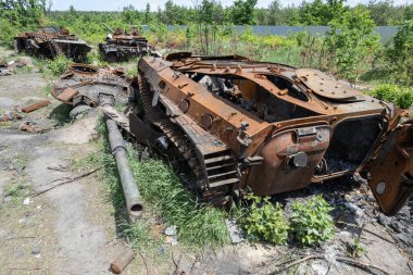 Bu stok fotoğrafı Ukrayna 'daki yok edilmiş askeri teçhizatın hava görüntüsünü gösteriyor.