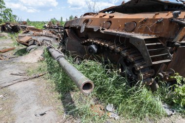 Bu stok fotoğrafı Ukrayna 'daki yok edilmiş askeri teçhizatın hava görüntüsünü gösteriyor.