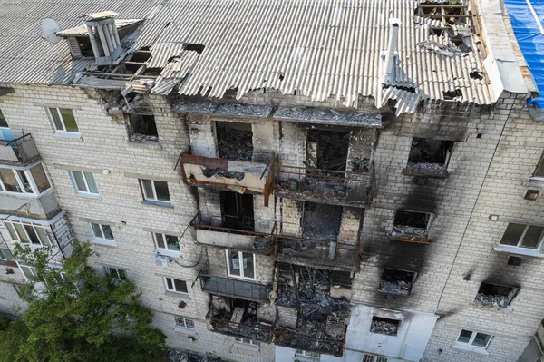 Bu stok fotoğrafı Ukrayna 'nın Makariv kentindeki savaştan zarar görmüş binaları gösteriyor.