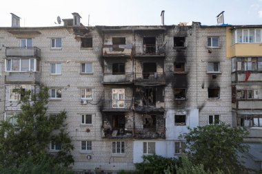 Bu stok fotoğrafı Ukrayna 'nın Makariv kentindeki savaştan zarar görmüş binaları gösteriyor.