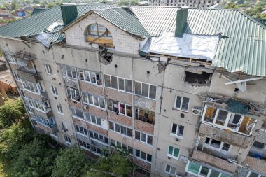 Bu stok fotoğrafı Ukrayna 'nın Makariv kentindeki savaştan zarar görmüş binaları gösteriyor.