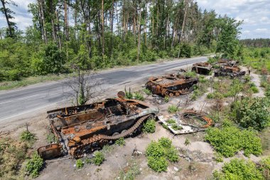 Bu stok fotoğrafı Ukrayna 'daki yok edilmiş askeri teçhizatın hava görüntüsünü gösteriyor.