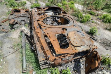 Bu stok fotoğrafı Ukrayna 'daki yok edilmiş askeri teçhizatın hava görüntüsünü gösteriyor.