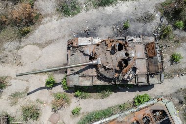 Bu stok fotoğrafı Ukrayna 'daki yok edilmiş askeri teçhizatın hava görüntüsünü gösteriyor.