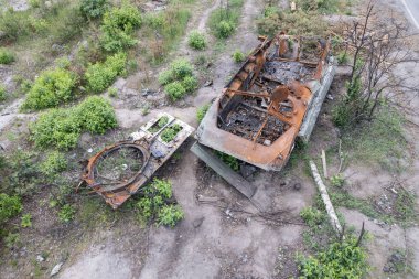 Bu stok fotoğrafı Ukrayna 'daki yok edilmiş askeri teçhizatın hava görüntüsünü gösteriyor.