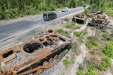 Bu stok fotoğrafı Ukrayna 'daki yok edilmiş askeri teçhizatın hava görüntüsünü gösteriyor.