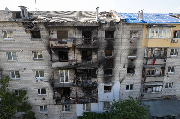 Bu stok fotoğrafı Ukrayna 'nın Makariv kentindeki savaştan zarar görmüş binaları gösteriyor.