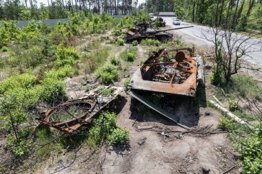 Bu stok fotoğrafı Ukrayna 'daki yok edilmiş askeri teçhizatın hava görüntüsünü gösteriyor.