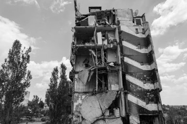 Bu siyah-beyaz fotoğraf Ukrayna 'daki savaşın sonucunu gösteriyor. Borodyanka, Bucha bölgesindeki yıkılan bir yerleşim yeri.