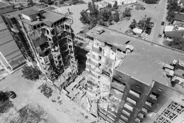 Bu siyah-beyaz fotoğraf Ukrayna 'daki savaşın sonucunu gösteriyor. Borodyanka, Bucha bölgesindeki yıkılan bir yerleşim yeri.