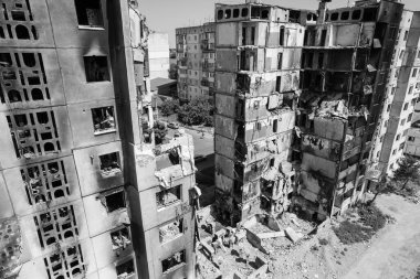 Bu siyah-beyaz fotoğraf Ukrayna 'daki savaşın sonucunu gösteriyor. Borodyanka, Bucha bölgesindeki yıkılan bir yerleşim yeri.