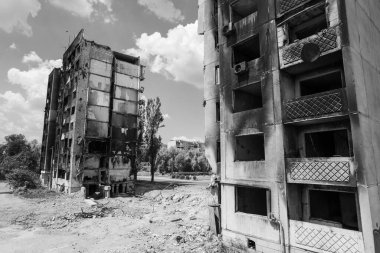 Bu siyah-beyaz fotoğraf Ukrayna 'daki savaşın sonucunu gösteriyor. Borodyanka, Bucha bölgesindeki yıkılan bir yerleşim yeri.