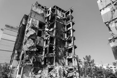 Bu siyah-beyaz fotoğraf Ukrayna 'daki savaşın sonucunu gösteriyor. Borodyanka, Bucha bölgesindeki yıkılan bir yerleşim yeri.