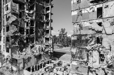 Bu siyah-beyaz fotoğraf Ukrayna 'daki savaşın sonucunu gösteriyor. Borodyanka, Bucha bölgesindeki yıkılan bir yerleşim yeri.