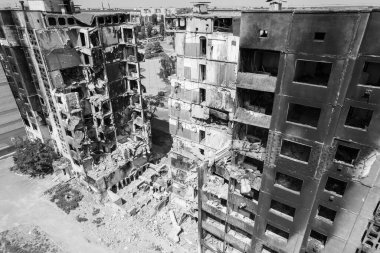 Bu siyah-beyaz fotoğraf Ukrayna 'daki savaşın sonucunu gösteriyor. Borodyanka, Bucha bölgesindeki yıkılan bir yerleşim yeri.