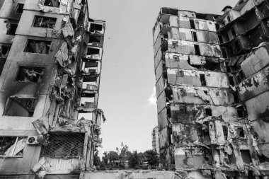 Bu siyah-beyaz fotoğraf Ukrayna 'daki savaşın sonucunu gösteriyor. Borodyanka, Bucha bölgesindeki yıkılan bir yerleşim yeri.