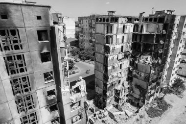 Bu siyah-beyaz fotoğraf Ukrayna 'daki savaşın sonucunu gösteriyor. Borodyanka, Bucha bölgesindeki yıkılan bir yerleşim yeri.