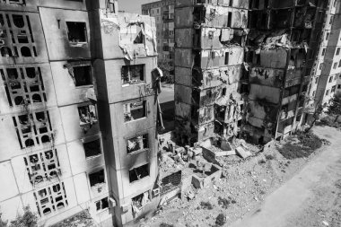 Bu siyah-beyaz fotoğraf Ukrayna 'daki savaşın sonucunu gösteriyor. Borodyanka, Bucha bölgesindeki yıkılan bir yerleşim yeri.