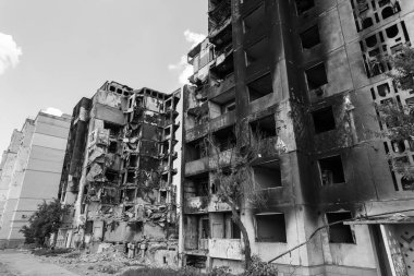Bu siyah-beyaz fotoğraf Ukrayna 'daki savaşın sonucunu gösteriyor. Borodyanka, Bucha bölgesindeki yıkılan bir yerleşim yeri.