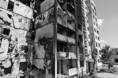 Bu siyah-beyaz fotoğraf Ukrayna 'daki savaşın sonucunu gösteriyor. Borodyanka, Bucha bölgesindeki yıkılan bir yerleşim yeri.
