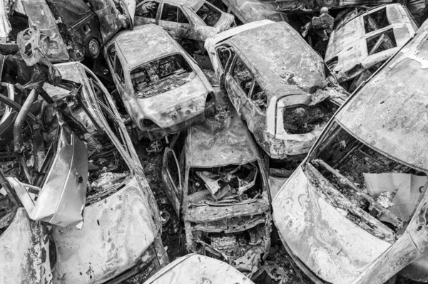 Állomány Fekete Fehér Fénykép Mutatja Egy Szemétlerakó Lövés Égett Autók — Stock Fotó