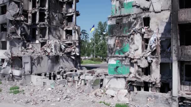 Αυτό Απόθεμα Βίντεο Δείχνει Ένα Κατεστραμμένο Κτίριο Κατοικιών Στην Borodyanka — Αρχείο Βίντεο