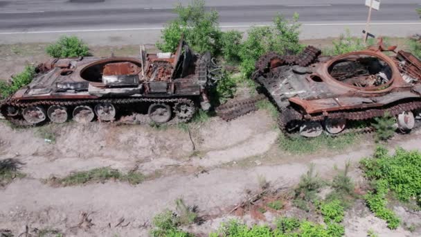 Dieses Archivvideo Zeigt Eine Luftaufnahme Zerstörter Militärischer Ausrüstung Der Ukraine — Stockvideo