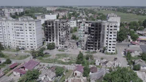 โอน แสดงให งฉากหล งของสงครามในย เครน อาคารท อาศ าลายใน Borodyanka เขต — วีดีโอสต็อก