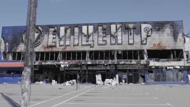 Video Bucha Daki Bir Alışveriş Merkezinin Yıkık Dökük Bir Binasını — Stok video