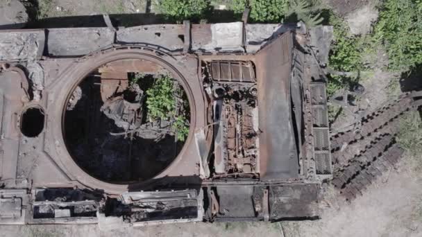 这个库存视频显示了在乌克兰被毁军事装备的空中图像 没有颜色 — 图库视频影像