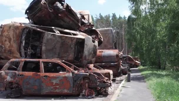 Este Video Muestra Las Secuelas Guerra Ucrania Coches Quemados Disparados — Vídeo de stock
