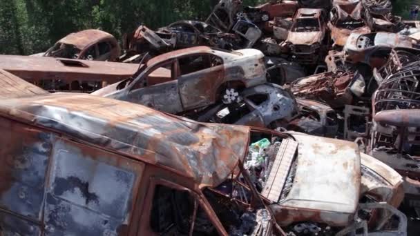 Этом Видео Показаны Последствия Войны Украине Сожженные Расстрелянные Автомобили — стоковое видео