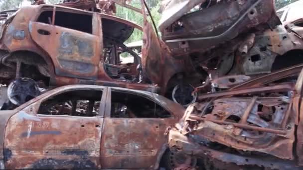 Этом Видео Показаны Последствия Войны Украине Сожженные Расстрелянные Автомобили — стоковое видео