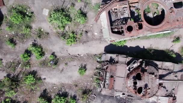 这段库存录像显示了战争期间乌克兰被毁军事装备的航空图 — 图库视频影像