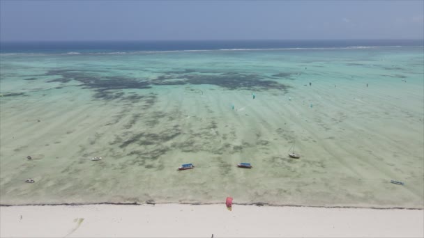 Ten Film Przedstawia Widok Lotu Ptaka Plażę Wyspie Zanzibar Tanzania — Wideo stockowe