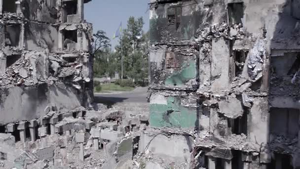 Este Vídeo Mostra Guerra Ucrânia Edifício Residencial Destruído Borodyanka Cinza — Vídeo de Stock