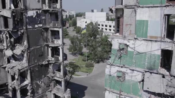 Este Video Muestra Guerra Ucrania Edificio Residencial Destruido Borodyanka Gris — Vídeos de Stock
