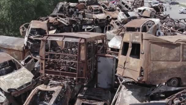Ten Film Akcji Pokazuje Skutki Wojny Ukrainie Spalonych Zastrzelonych Samochodów — Wideo stockowe